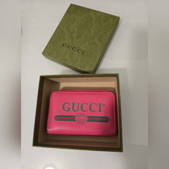 Gucci Compact PINK Wallet [AUTHENTIC] - Picture 2 of 9